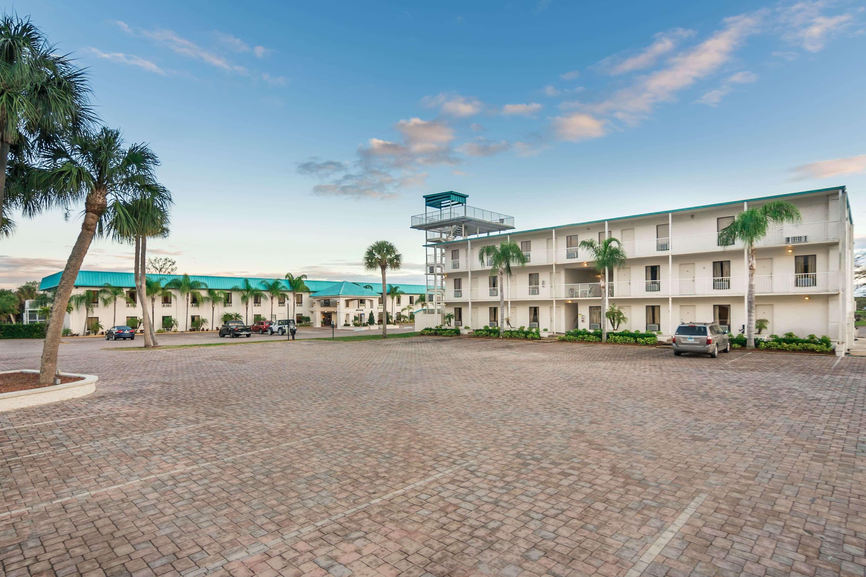 Days Inn & Suites By Wyndham Lake Okeechobee Eksteriør billede