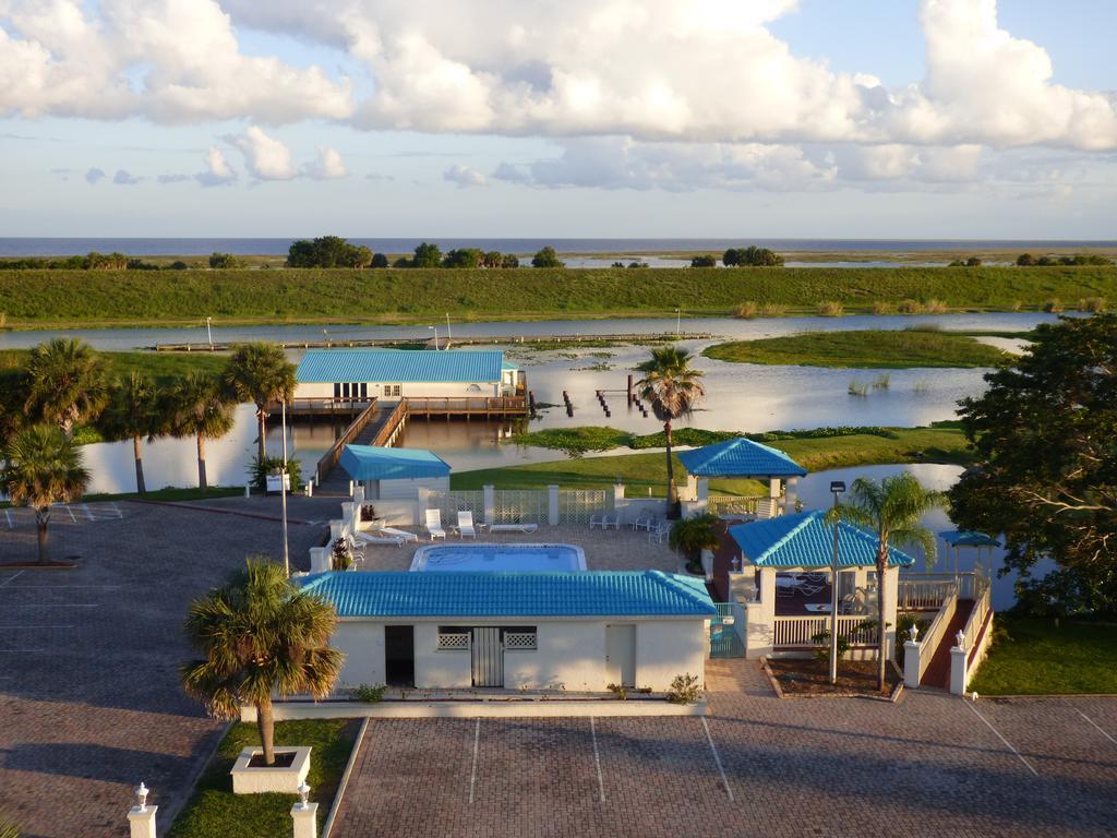 Days Inn & Suites By Wyndham Lake Okeechobee Eksteriør billede