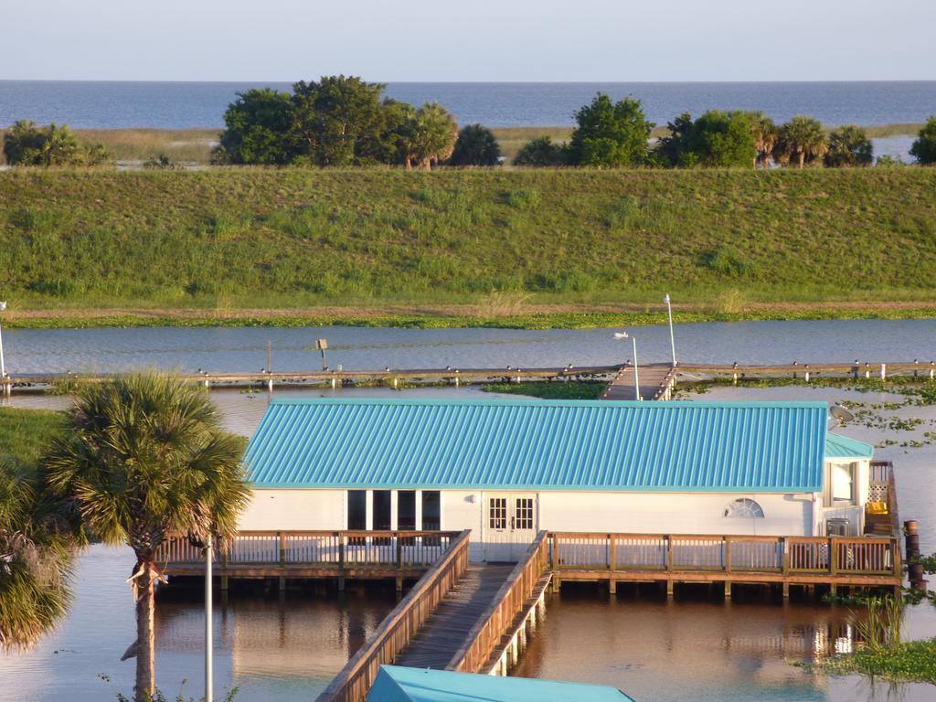 Days Inn & Suites By Wyndham Lake Okeechobee Eksteriør billede