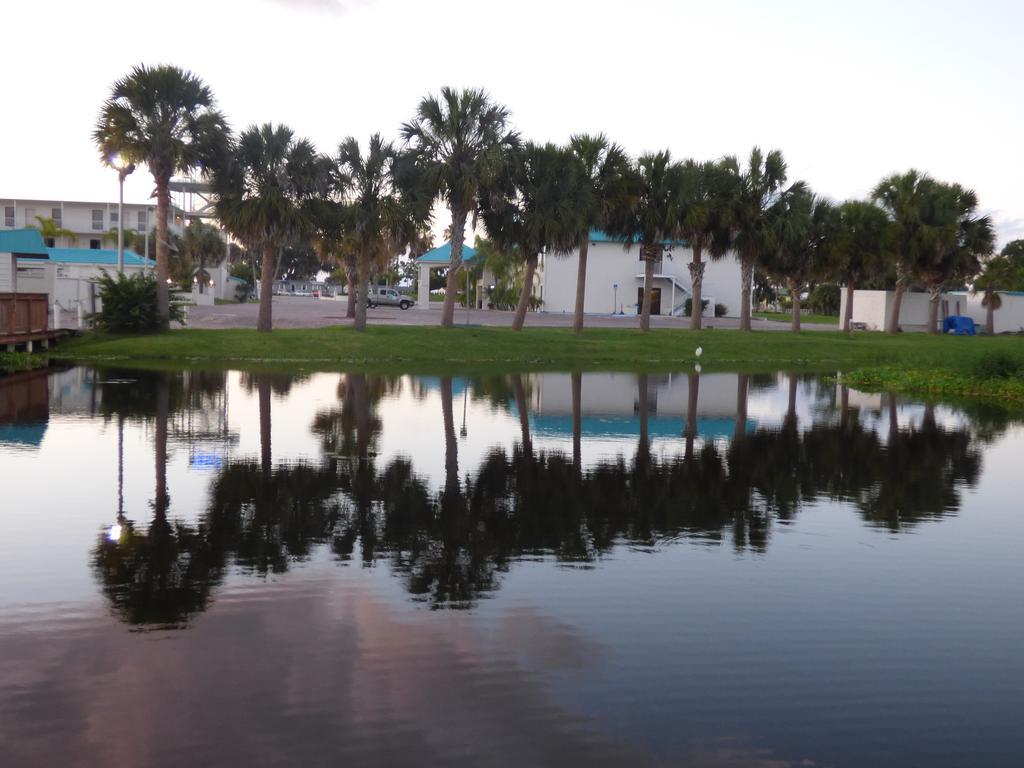 Days Inn & Suites By Wyndham Lake Okeechobee Eksteriør billede