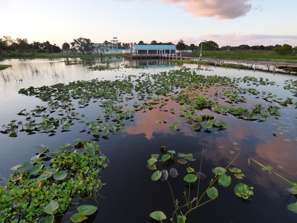 Days Inn & Suites By Wyndham Lake Okeechobee Eksteriør billede