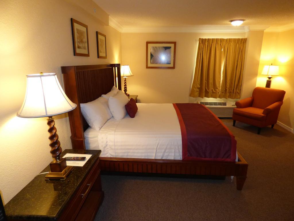 Days Inn & Suites By Wyndham Lake Okeechobee Eksteriør billede