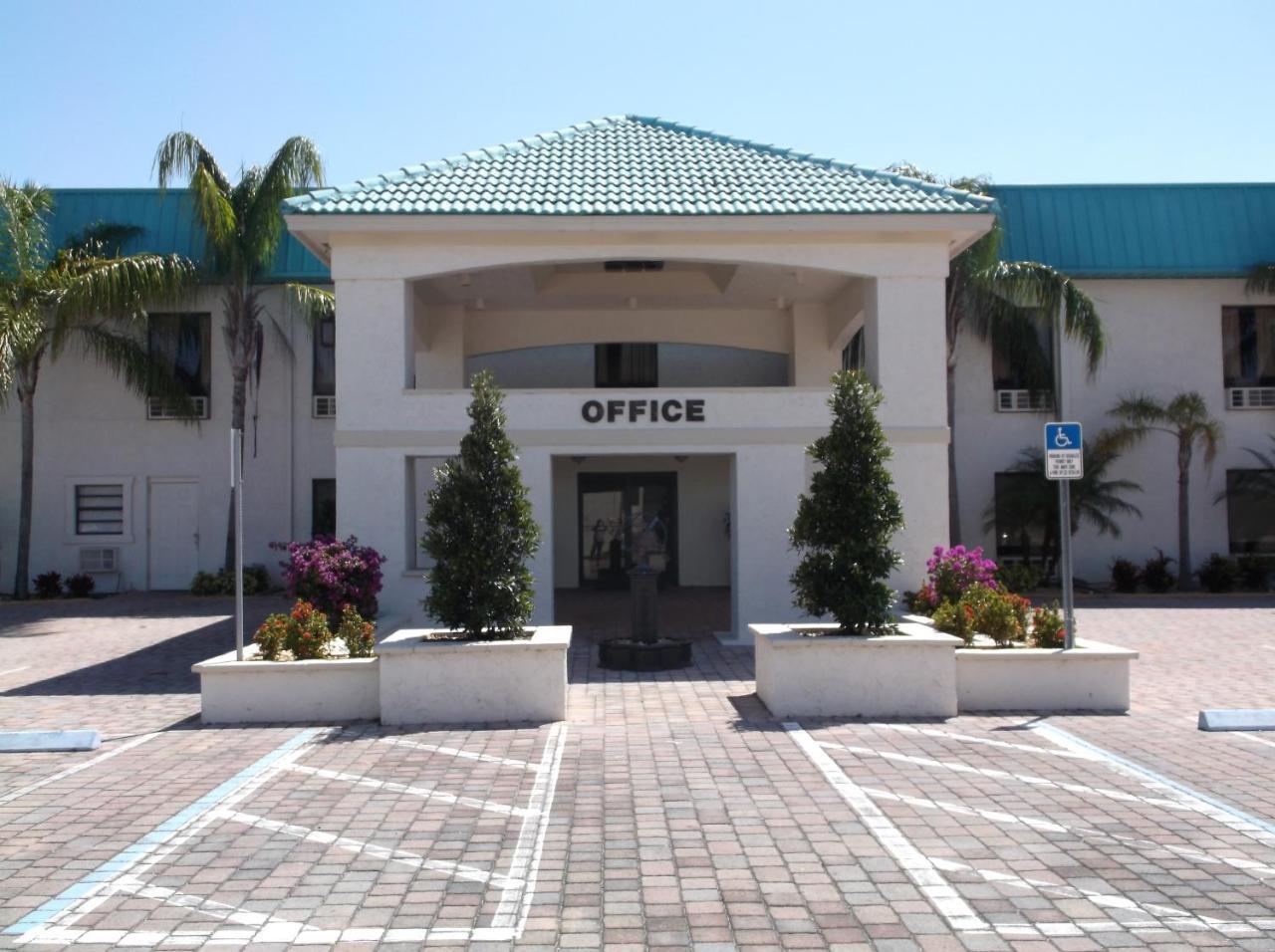 Days Inn & Suites By Wyndham Lake Okeechobee Eksteriør billede