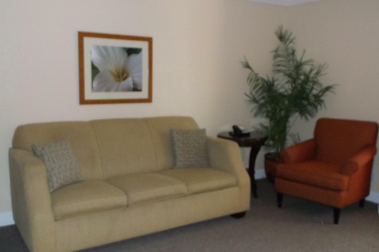 Days Inn & Suites By Wyndham Lake Okeechobee Eksteriør billede