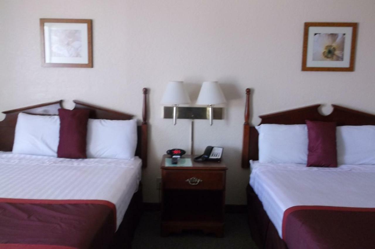 Days Inn & Suites By Wyndham Lake Okeechobee Eksteriør billede
