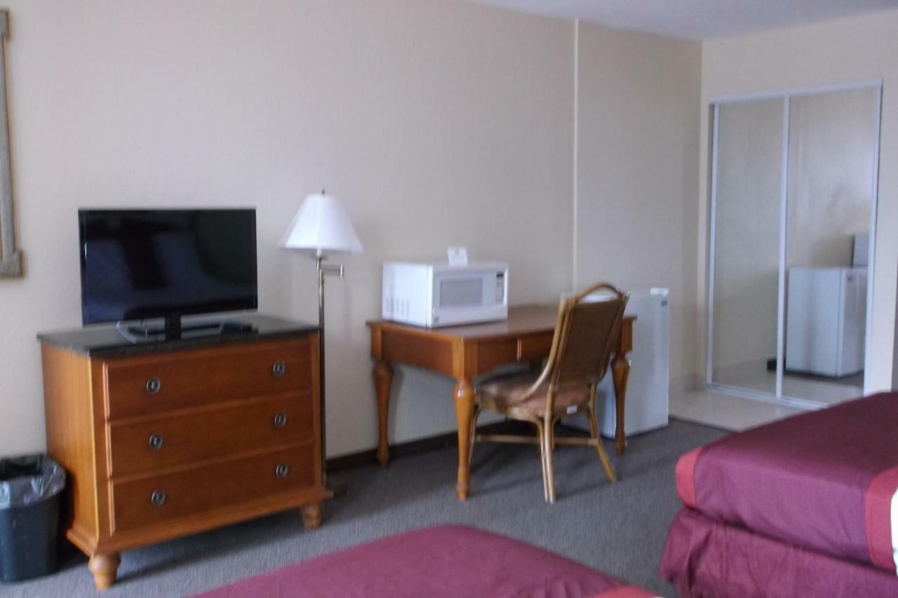 Days Inn & Suites By Wyndham Lake Okeechobee Eksteriør billede