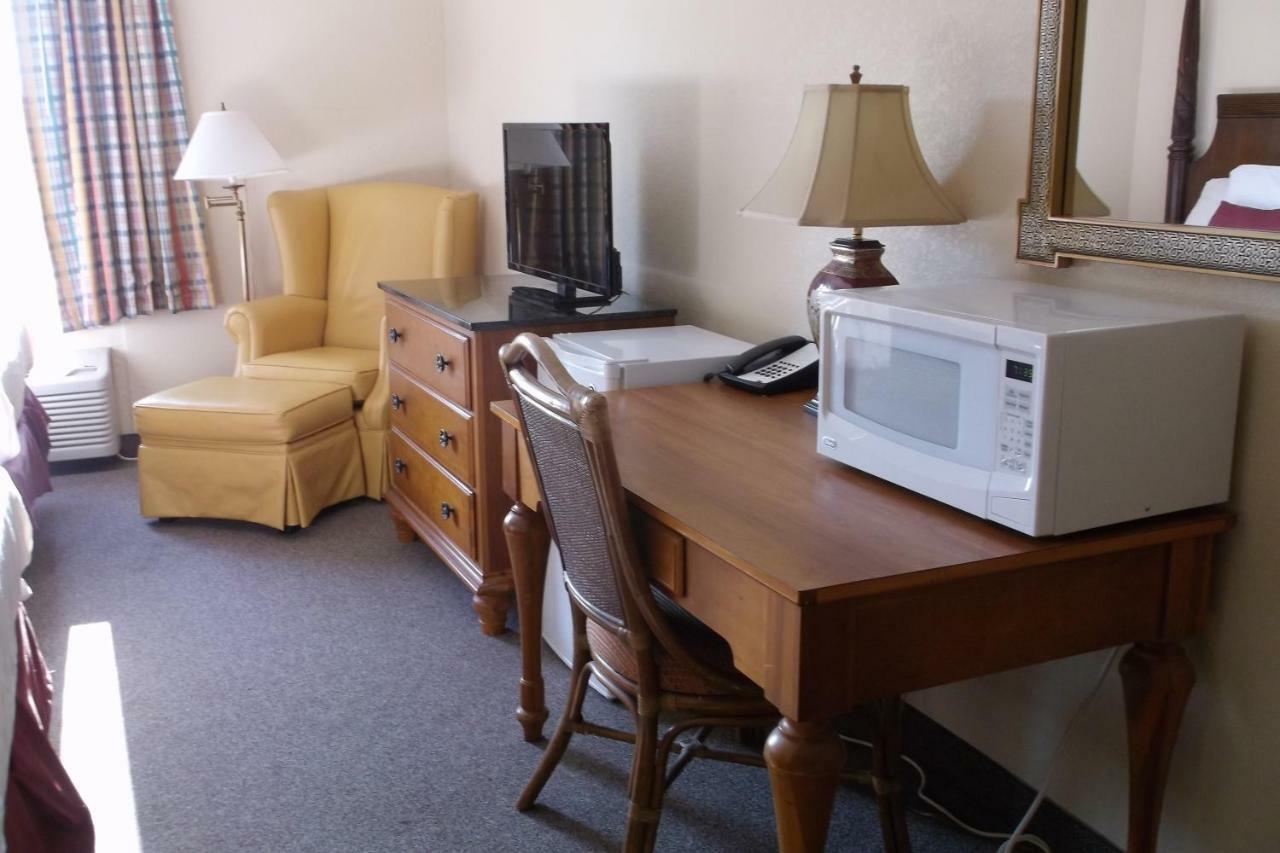 Days Inn & Suites By Wyndham Lake Okeechobee Eksteriør billede