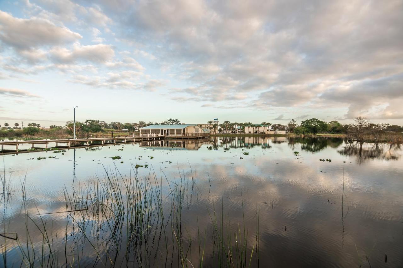 Days Inn & Suites By Wyndham Lake Okeechobee Eksteriør billede